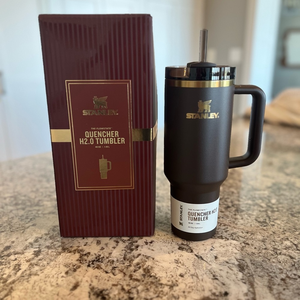 THE CHOCOLATE GOLD QUENCHER H2.0 FLOWSTATE™ TUMBLER | 40 OZ
